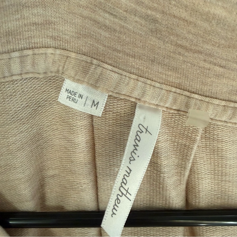 TravisMathew Women’s Beige V-Neck Long Sleeve Top Medium Soft Casual - Picture 4 of 6